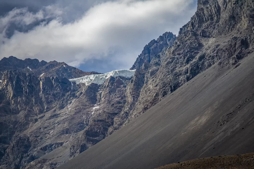 chile - glacier - geleira-em-cajon-del-maipo-chile